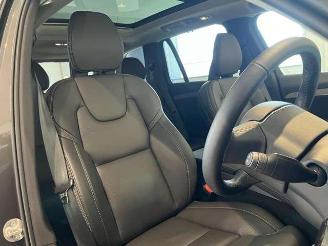 整形外科医の監修を受けて作られるボルボのシート。縦方向に長くとられた座面が膝裏をしっかりとサポートし、長距離ドライブでも疲労による姿勢のくずれ、体勢移動をおこさせることはありません。