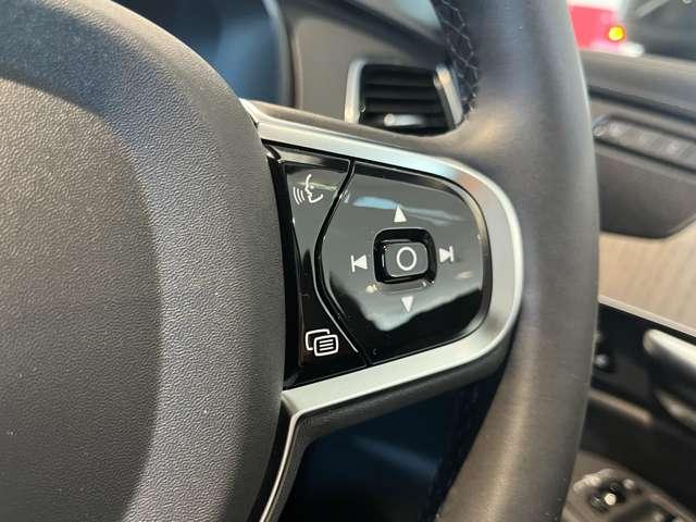 また、オーディオのボリュームとチャンネルもステアリングで操作が可能です。