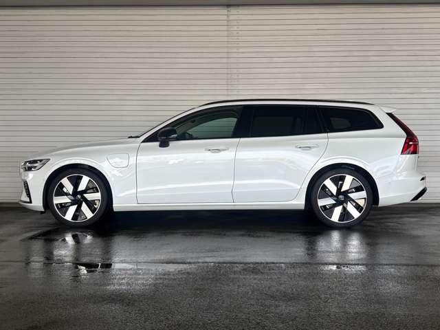 躍動感にあふれ優雅な雰囲気を身にまとう、伝統的なスカンジナビアン・デザインを継承しております。