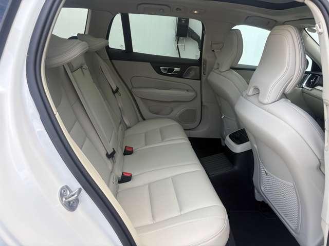 リアシート２座はチャイルドシートジョイントの国際規格「ＩＳＯ　ＦＩＸ」準拠により各社モデルがワンタッチで着脱可能となっております。