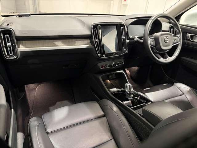 ＸＣ４０ Ｂ４　ＡＷＤ　インスクリプション　４ＷＤ　・認定中古車・本革シート・ｈａｒｍａｎ／ｋａｒｄｏｎプレミアムオーディオ・オレフォス社製クリスタルシフトノブ・禁煙車・３６０°ビューカメラ・電動パワーテールゲート・電動パワーシート・ブラインドスポット（3枚目）