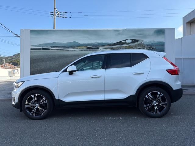 ＸＣ４０ Ｂ４　ＡＷＤ　インスクリプション　４ＷＤ　・認定中古車・本革シート・ｈａｒｍａｎ／ｋａｒｄｏｎプレミアムオーディオ・オレフォス社製クリスタルシフトノブ・禁煙車・３６０°ビューカメラ・電動パワーテールゲート・電動パワーシート・ブラインドスポット（10枚目）