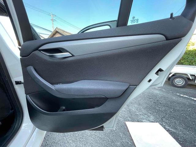 Ｘ１ ｓＤｒｉｖｅ　２０ｉ　Ｍスポーツ　Ｐａｎａｓｏｎｉｃストラーダナビ　ＴＶ　Ｂｌｕｅｔｏｏｔｈ機能　ＥＴＣ　純正１８インチアルミナビ　　ＡＴ　ＣＤ　ＵＳＢ　ＡＢＳ　エアコン　パワーステアリング　パワーウィンドウ（40枚目）