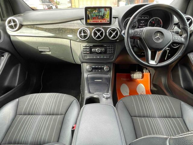 Ｂクラス Ｂ１８０　ブルーエフィシェンシースポーツナイトＰＫＧ　ドライブレコーダー　ＥＴＣ　バックカメラ　ナビ　ＴＶ　クリアランスソナー　オートクルーズコントロール　アルミホイール　後席モニター　パワーシート　電動格納ミラー　ＡＴ　盗難防止システム　記録簿　ＡＢＳ（2枚目）