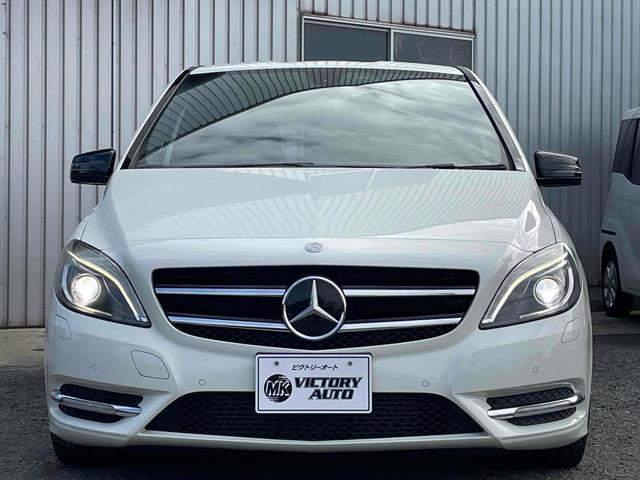 Ｂクラス Ｂ１８０　ブルーエフィシェンシースポーツナイトＰＫＧ　ドライブレコーダー　ＥＴＣ　バックカメラ　ナビ　ＴＶ　クリアランスソナー　オートクルーズコントロール　アルミホイール　後席モニター　パワーシート　電動格納ミラー　ＡＴ　盗難防止システム　記録簿　ＡＢＳ（13枚目）