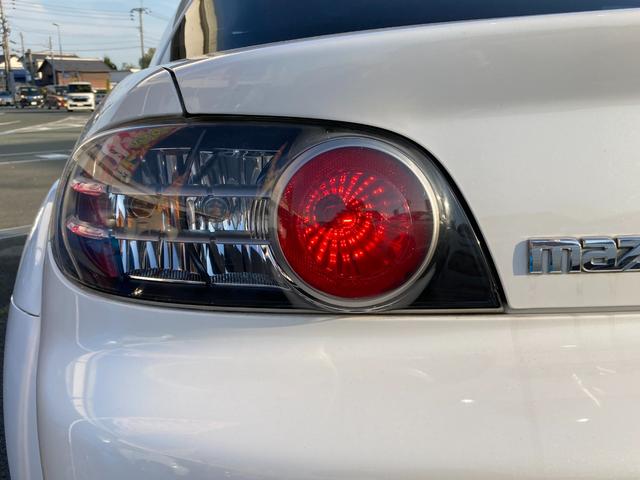 ＲＸ－８ タイプＥ　ノーマル車　ＥＴＣ　ナビ　オートクルーズコントロール　ＨＩＤ　スマートキー　電動格納ミラー　１６インチアルミホイール　革シート　パワーシート　盗難防止システム　衝突安全ボディ　ＢＯＳＥサウンド（44枚目）