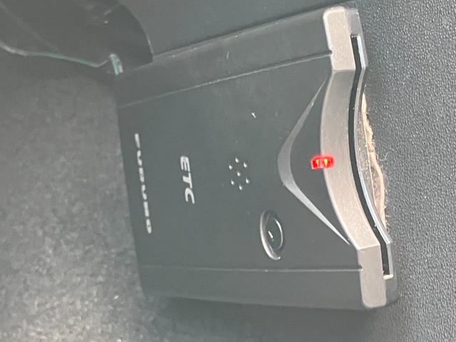 ＲＸ－８ ベースグレード　純正エアロ　オートエグゼマフラー　１８インチ純正アルミホイール　ＢＯＳＥサウンドシステム　ＥＴＣ　ＡＴ　ＨＩＤ　キーレスエントリー　電動格納ミラー　盗難防止システム　衝突安全ボディ（6枚目）