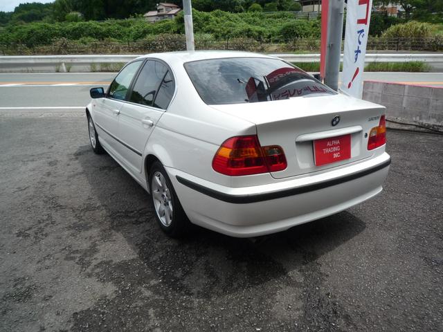 ３２０ｉ　６気筒エンジン後期モデル　１６インチアルミ　電動シート　ＥＴＣ　キーレスエントリー　禁煙車(7枚目)