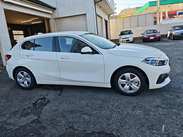 1シリーズ 118d バックカメラ クリアランスソナー オートクルーズコントロール パークアシスト 衝突被害軽減システム アルミホイール オートライト LEDヘッドランプ パワーシート ターボ スマートキー(4枚目)