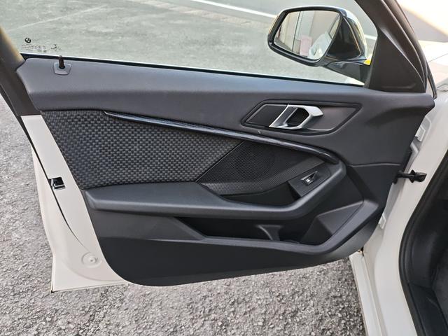 1シリーズ 118d バックカメラ クリアランスソナー オートクルーズコントロール パークアシスト 衝突被害軽減システム アルミホイール オートライト LEDヘッドランプ パワーシート ターボ スマートキー(18枚目)