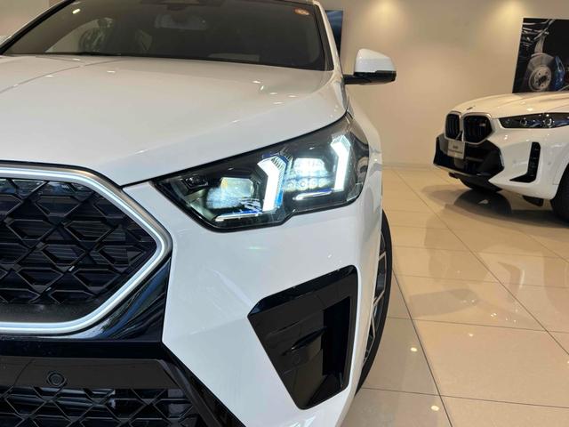 Ｘ２ ｘＤｒｉｖｅ　２０ｉ　Ｍスポーツ　４ＷＤ　ＥＴＣ　クリアランスソナー　オートクルーズコントロール　レーンアシスト　パワーシート　衝突被害軽減システム　サンルーフ　ナビ　ＬＥＤヘッドランプ　電動リアゲート　アルミホイール　スマートキー（14枚目）
