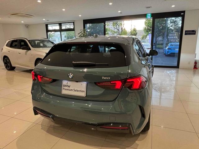 １シリーズ １２０　ハイラインパッケージ　全周囲カメラ　クリアランスソナー　オートクルーズコントロール　衝突被害軽減システム　アルミホイール　パワーシート　スマートキー　ＡＴ　盗難防止システム　ＡＢＳ　ＥＳＣ　エアコン　パワーステアリング（4枚目）