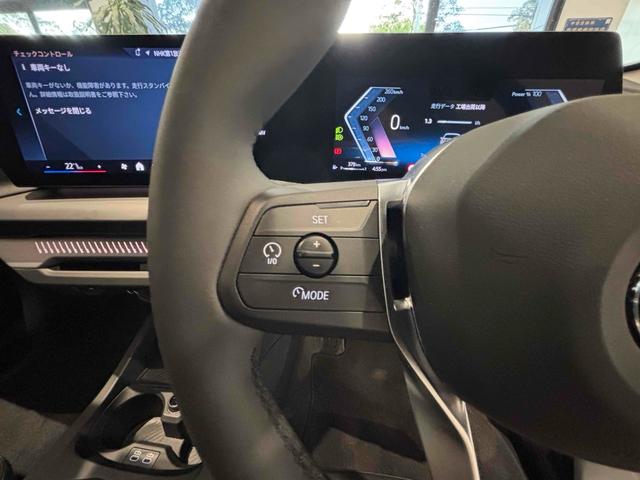 １シリーズ １２０　ハイラインパッケージ　全周囲カメラ　クリアランスソナー　オートクルーズコントロール　衝突被害軽減システム　アルミホイール　パワーシート　スマートキー　ＡＴ　盗難防止システム　ＡＢＳ　ＥＳＣ　エアコン　パワーステアリング（9枚目）