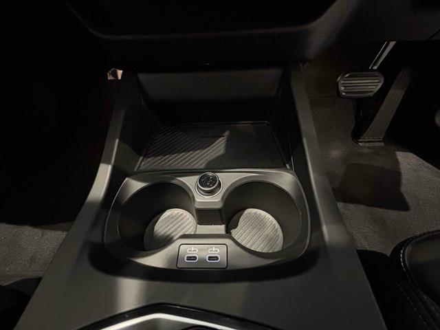 １シリーズ １２０　ハイラインパッケージ　全周囲カメラ　クリアランスソナー　オートクルーズコントロール　衝突被害軽減システム　アルミホイール　パワーシート　スマートキー　ＡＴ　盗難防止システム　ＡＢＳ　ＥＳＣ　エアコン　パワーステアリング（14枚目）