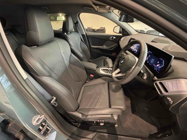 １シリーズ １２０　ハイラインパッケージ　全周囲カメラ　クリアランスソナー　オートクルーズコントロール　衝突被害軽減システム　アルミホイール　パワーシート　スマートキー　ＡＴ　盗難防止システム　ＡＢＳ　ＥＳＣ　エアコン　パワーステアリング（15枚目）