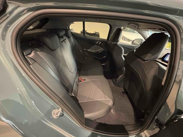 １シリーズ １２０　ハイラインパッケージ　全周囲カメラ　クリアランスソナー　オートクルーズコントロール　衝突被害軽減システム　アルミホイール　パワーシート　スマートキー　ＡＴ　盗難防止システム　ＡＢＳ　ＥＳＣ　エアコン　パワーステアリング（16枚目）