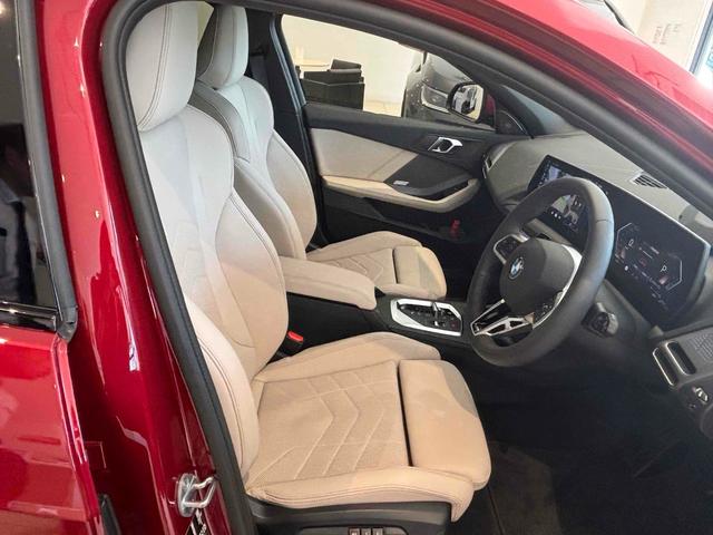１シリーズ １２０ｄ　Ｍスポーツ　ハイラインパッケージ　全周囲カメラ　オートクルーズコントロール　アルミホイール　サンルーフ　パワーシート　電動格納ミラー　シートヒーター　ＡＴ　エアコン　パワーステアリング　パワーウィンドウ（12枚目）