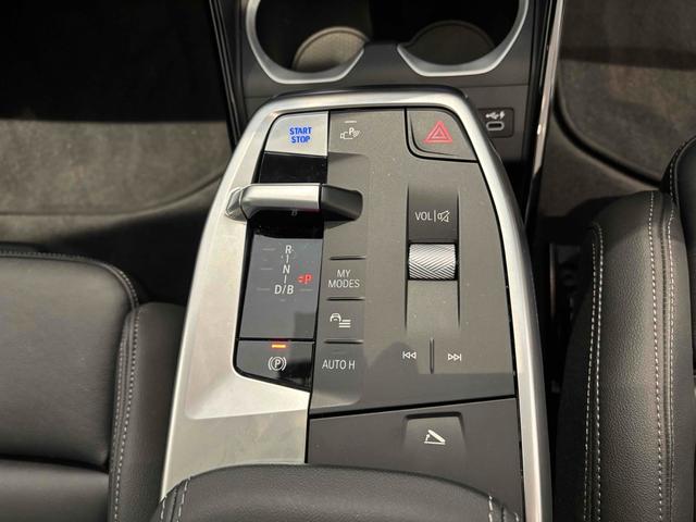 ｉＸ２ ｘＤｒｉｖｅ　３０　Ｍスポーツ　ハイラインパッケージ　４ＷＤ　ＥＴＣ　全周囲カメラ　クリアランスソナー　オートクルーズコントロール　パワーシート　衝突被害軽減システム　電動リアゲート　アルミホイール　スマートキー　電動格納ミラー　シートヒーター　革シート（5枚目）