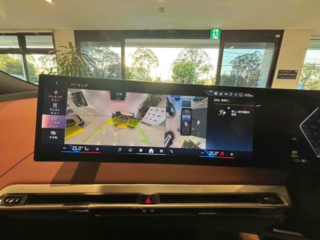 iX xDrive 50 色:ソフィストグレー 4WD 全周囲カメラ オートクルーズコントロール パワーシート 衝突被害軽減システム サンルーフ LEDヘッドランプ 電動リアゲート アルミホイール スマートキー(3枚目)