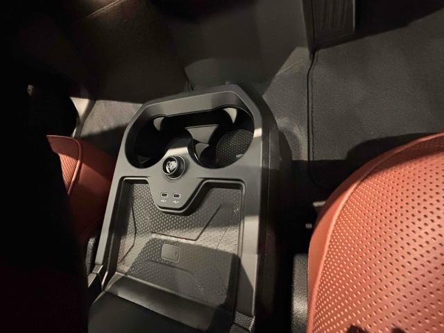 iX xDrive 50 色:ソフィストグレー 4WD 全周囲カメラ オートクルーズコントロール パワーシート 衝突被害軽減システム サンルーフ LEDヘッドランプ 電動リアゲート アルミホイール スマートキー(4枚目)