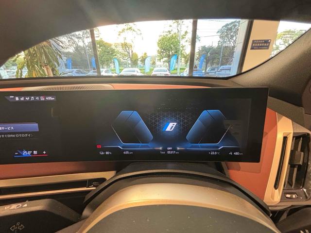 iX xDrive 50 色:ソフィストグレー 4WD 全周囲カメラ オートクルーズコントロール パワーシート 衝突被害軽減システム サンルーフ LEDヘッドランプ 電動リアゲート アルミホイール スマートキー(10枚目)