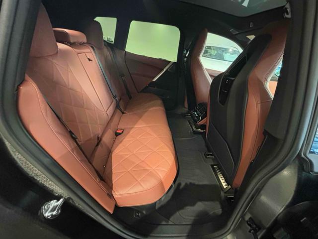 iX xDrive 50 色:ソフィストグレー 4WD 全周囲カメラ オートクルーズコントロール パワーシート 衝突被害軽減システム サンルーフ LEDヘッドランプ 電動リアゲート アルミホイール スマートキー(13枚目)