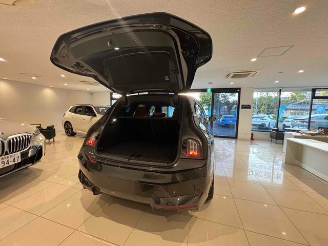 iX xDrive 50 色:ソフィストグレー 4WD 全周囲カメラ オートクルーズコントロール パワーシート 衝突被害軽減システム サンルーフ LEDヘッドランプ 電動リアゲート アルミホイール スマートキー(17枚目)