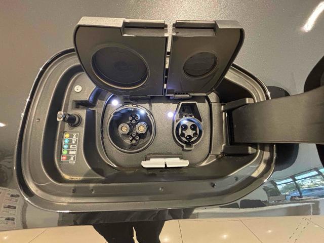 iX xDrive 50 色:ソフィストグレー 4WD 全周囲カメラ オートクルーズコントロール パワーシート 衝突被害軽減システム サンルーフ LEDヘッドランプ 電動リアゲート アルミホイール スマートキー(19枚目)