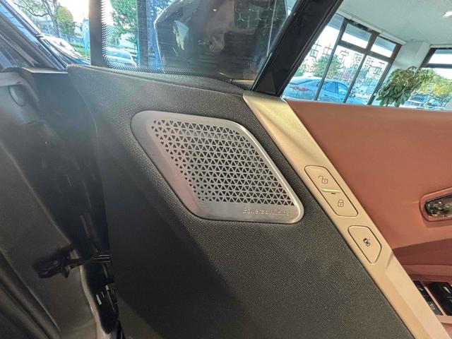 iX xDrive 50 色:ソフィストグレー 4WD 全周囲カメラ オートクルーズコントロール パワーシート 衝突被害軽減システム サンルーフ LEDヘッドランプ 電動リアゲート アルミホイール スマートキー(22枚目)