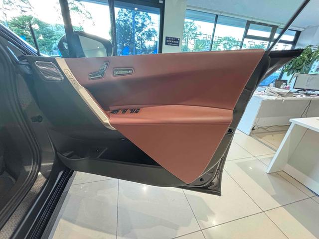 iX xDrive 50 色:ソフィストグレー 4WD 全周囲カメラ オートクルーズコントロール パワーシート 衝突被害軽減システム サンルーフ LEDヘッドランプ 電動リアゲート アルミホイール スマートキー(23枚目)