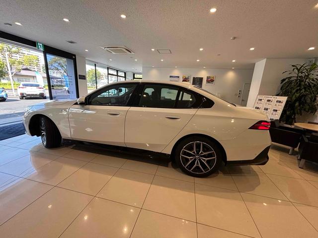 ご覧いただきありがとうございます♪気になったお車がありましたらお気軽にお電話をください♪