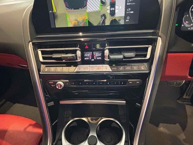 8シリーズ M850i xDrive グランクーペ 4WD クリアランスソナー レーンアシスト オートクルーズコントロール パークアシスト 衝突被害軽減システム 全周囲カメラ アルミホイール オートライト サンルーフ AT シートヒーター(7枚目)
