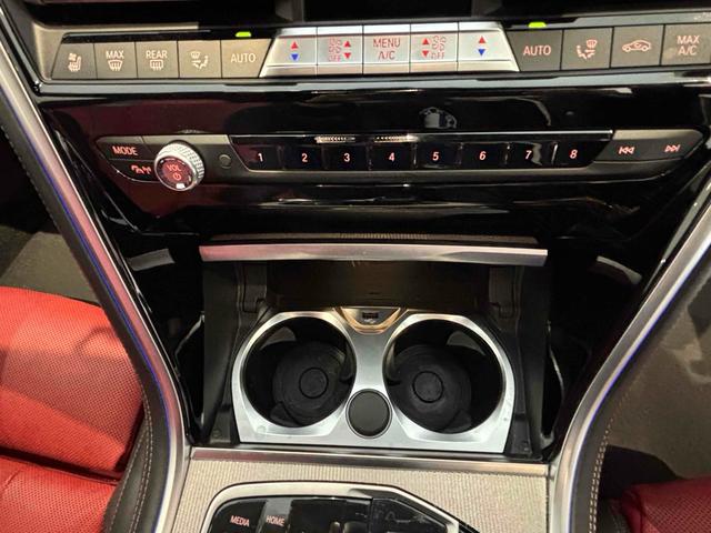 8シリーズ M850i xDrive グランクーペ 4WD クリアランスソナー レーンアシスト オートクルーズコントロール パークアシスト 衝突被害軽減システム 全周囲カメラ アルミホイール オートライト サンルーフ AT シートヒーター(8枚目)