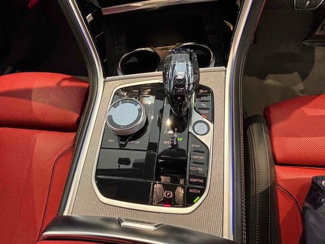 8シリーズ M850i xDrive グランクーペ 4WD クリアランスソナー レーンアシスト オートクルーズコントロール パークアシスト 衝突被害軽減システム 全周囲カメラ アルミホイール オートライト サンルーフ AT シートヒーター(9枚目)