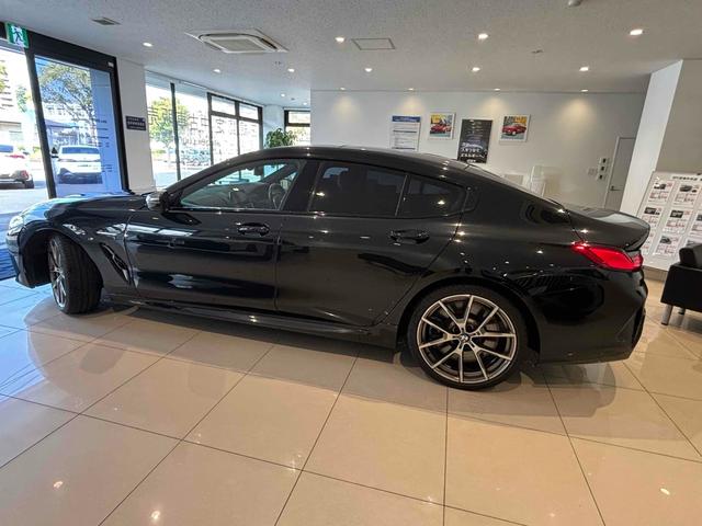 8シリーズ M850i xDrive グランクーペ 4WD クリアランスソナー レーンアシスト オートクルーズコントロール パークアシスト 衝突被害軽減システム 全周囲カメラ アルミホイール オートライト サンルーフ AT シートヒーター(18枚目)