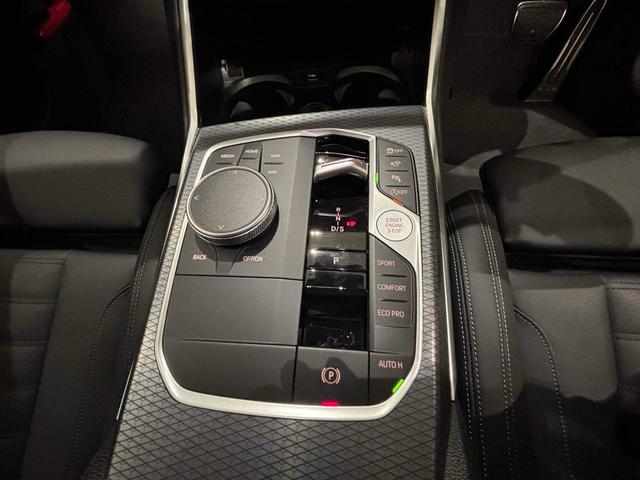 ３シリーズ ３２０ｉツーリング　Ｍスポーツ　ＥＴＣ　全周囲カメラ　クリアランスソナー　オートクルーズコントロール　レーンアシスト　衝突被害軽減システム　アルミホイール　ヘッドライトウォッシャー　パワーシート　スマートキー　アイドリングストップ（8枚目）