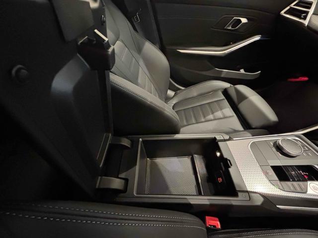 ３シリーズ ３２０ｉツーリング　Ｍスポーツ　ＥＴＣ　全周囲カメラ　クリアランスソナー　オートクルーズコントロール　レーンアシスト　衝突被害軽減システム　アルミホイール　ヘッドライトウォッシャー　パワーシート　スマートキー　アイドリングストップ（10枚目）