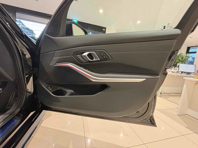 ３シリーズ ３２０ｉツーリング　Ｍスポーツ　ＥＴＣ　全周囲カメラ　クリアランスソナー　オートクルーズコントロール　レーンアシスト　衝突被害軽減システム　アルミホイール　ヘッドライトウォッシャー　パワーシート　スマートキー　アイドリングストップ（13枚目）