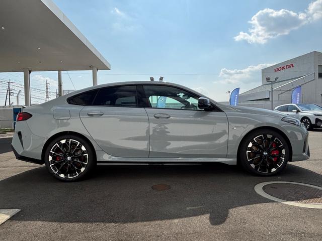 2シリーズ M235 xDriveグランクーペ M235 xDriveグランクーペ(5名)(8枚目)