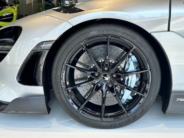 765LTスパイダー ベースグレード エリートペイント「スーパーノヴァシルバー」 フロントリフター 1オーナー バックカメラ カーボンファイバーEXTパック1&2 ブラックアルカンターラシート ETC(56枚目)