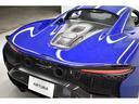 00PSハイブリッド×カーボンモノコック。電動ルーフでオープン走行も、軽量高剛性が生むマクラーレンならではの走行性能が魅力です。