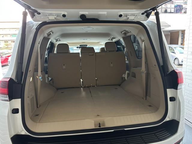 TOYOTA LAND CRUISER ZX | 2023 | PEARL WHITE | 2400 km TOYOTA LAND CRUISER ZX | 2023 | PEARL WHITE | 2400 km