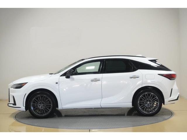 ＲＸ ＲＸ５００ｈ　Ｆスポーツパフォーマンス　認定中古車　４ＷＤ　クリアランスソナー　オートクルーズコントロール　レーンアシスト　パワーシート　衝突被害軽減システム　ＬＥＤヘッドランプ　電動リアゲート　アルミホイール　アイドリングストップ（5枚目）