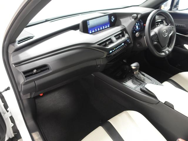 ＵＸ ＵＸ２５０ｈ　Ｆスポーツ　ドライブレコーダー　バックカメラ　クリアランスソナー　オートクルーズコントロール　レーンアシスト　衝突被害軽減システム　サンルーフ　ナビ　ＴＶ　オートマチックハイビーム　オートライト（12枚目）