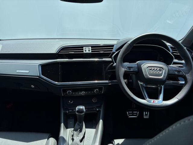 Ｑ３ ３５ＴＦＳＩ　Ｓライン　スマホ連動　レザーシート　ＴＶチューナー　認定中古車　正規ディーラー試乗車（4枚目）