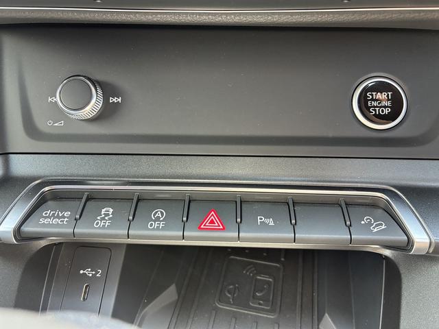 Ｑ３ ３５ＴＦＳＩ　Ｓライン　スマホ連動　レザーシート　ＴＶチューナー　認定中古車　正規ディーラー試乗車（12枚目）