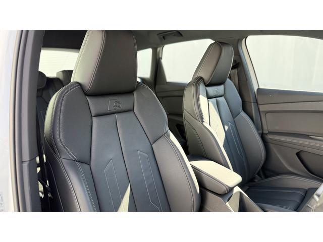 Ｑ４ ｅ－トロン ４０ｅ－トロン　Ｓ－ＬＩＮＥ　レザーシート　スマホ連動　認定中古車　正規ディーラー試乗車（12枚目）