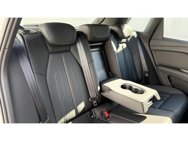 Ｑ４ ｅ－トロン ４０ｅ－トロン　Ｓ－ＬＩＮＥ　レザーシート　スマホ連動　認定中古車　正規ディーラー試乗車（14枚目）