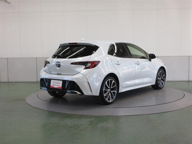 高級車の定番「ダブルウィッシュボーン式」のリヤサスペンションを採用。質感に優れた、心地よい乗車感を実現しています。