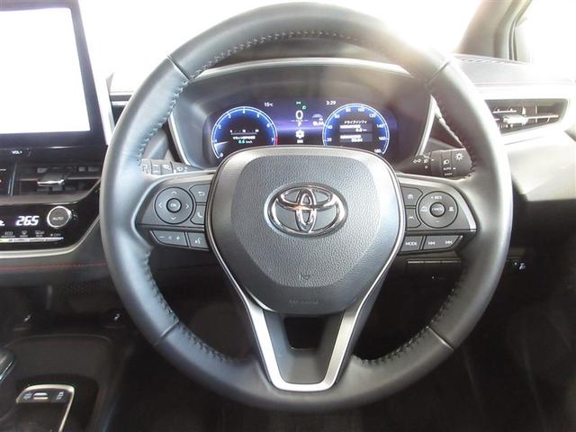 手になじむ本革巻き３本スポークステアリングです。